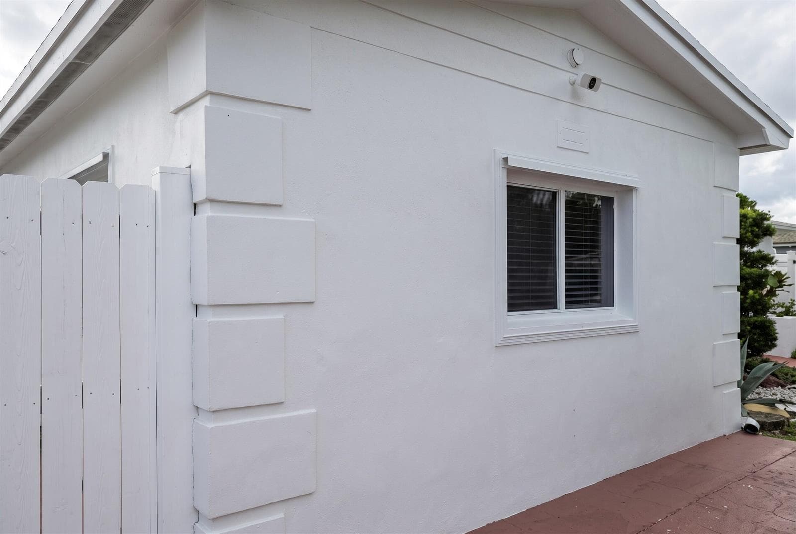 2021 NW 85TH Avenue, Pembroke Pines FL 33024 photo 2