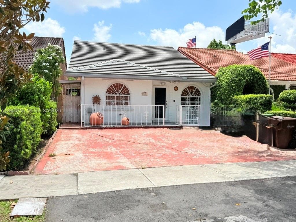 5941 W 20th Ln, Hialeah FL 33016 photo 2