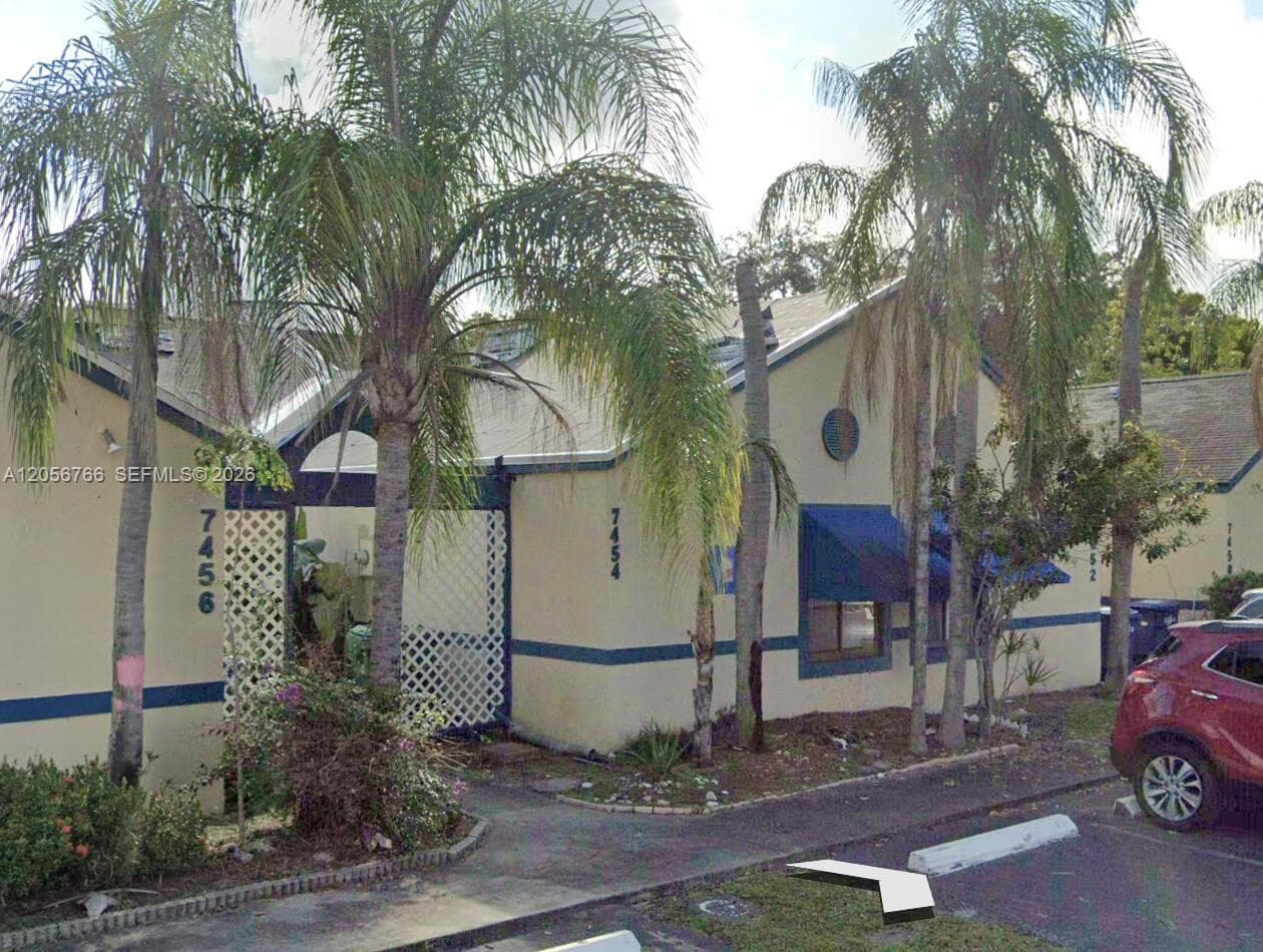 7454 NW 34th St, Lauderhill FL 33319