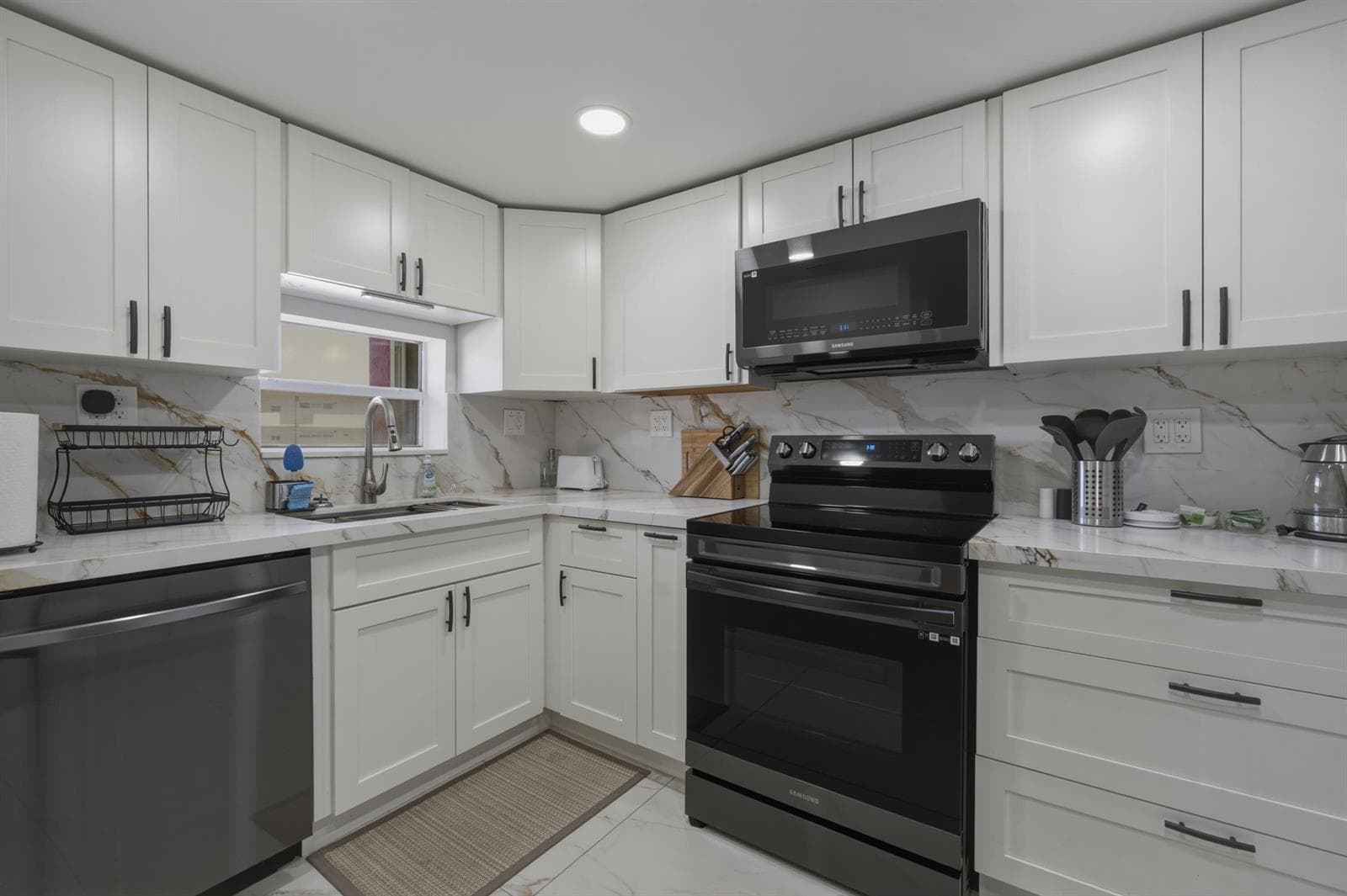 9823 S Hollybrook Lake Drive # 206, Pembroke Pines FL 33025 photo 2