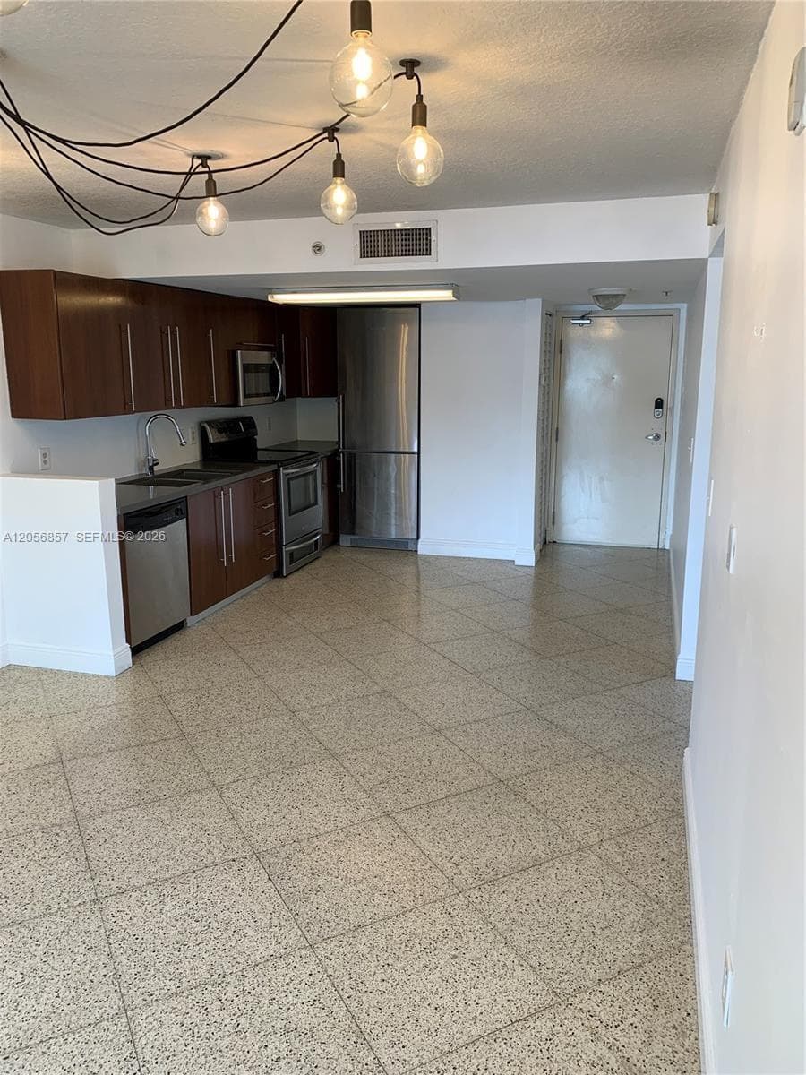 498 SW 2nd St # 2C, Miami FL 33130 photo 4