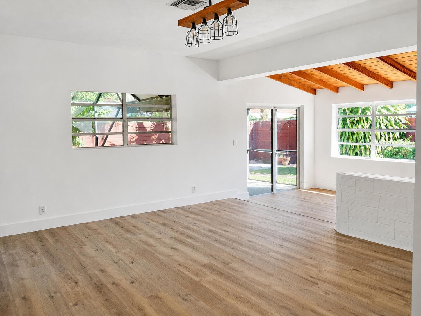 819 NE 2ND Court, Hallandale Beach FL 33009 photo 2