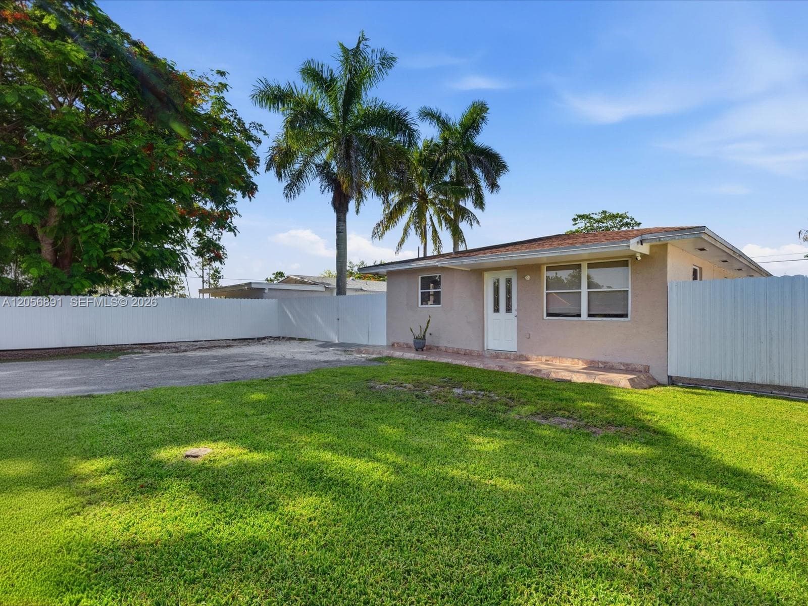 827 SW 3rd St, Florida City FL 33034 photo 2