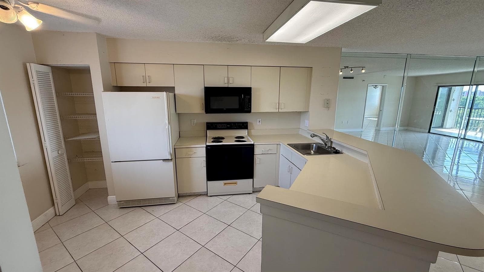 2334 S Cypress Bend Drive # 802, Pompano Beach FL 33069 photo 3