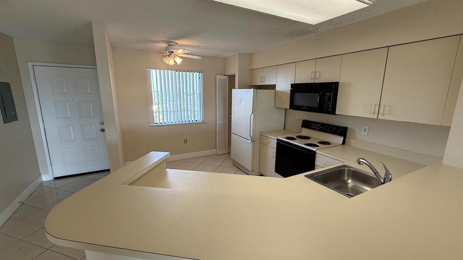 2334 S Cypress Bend Drive # 802, Pompano Beach FL 33069 photo 4