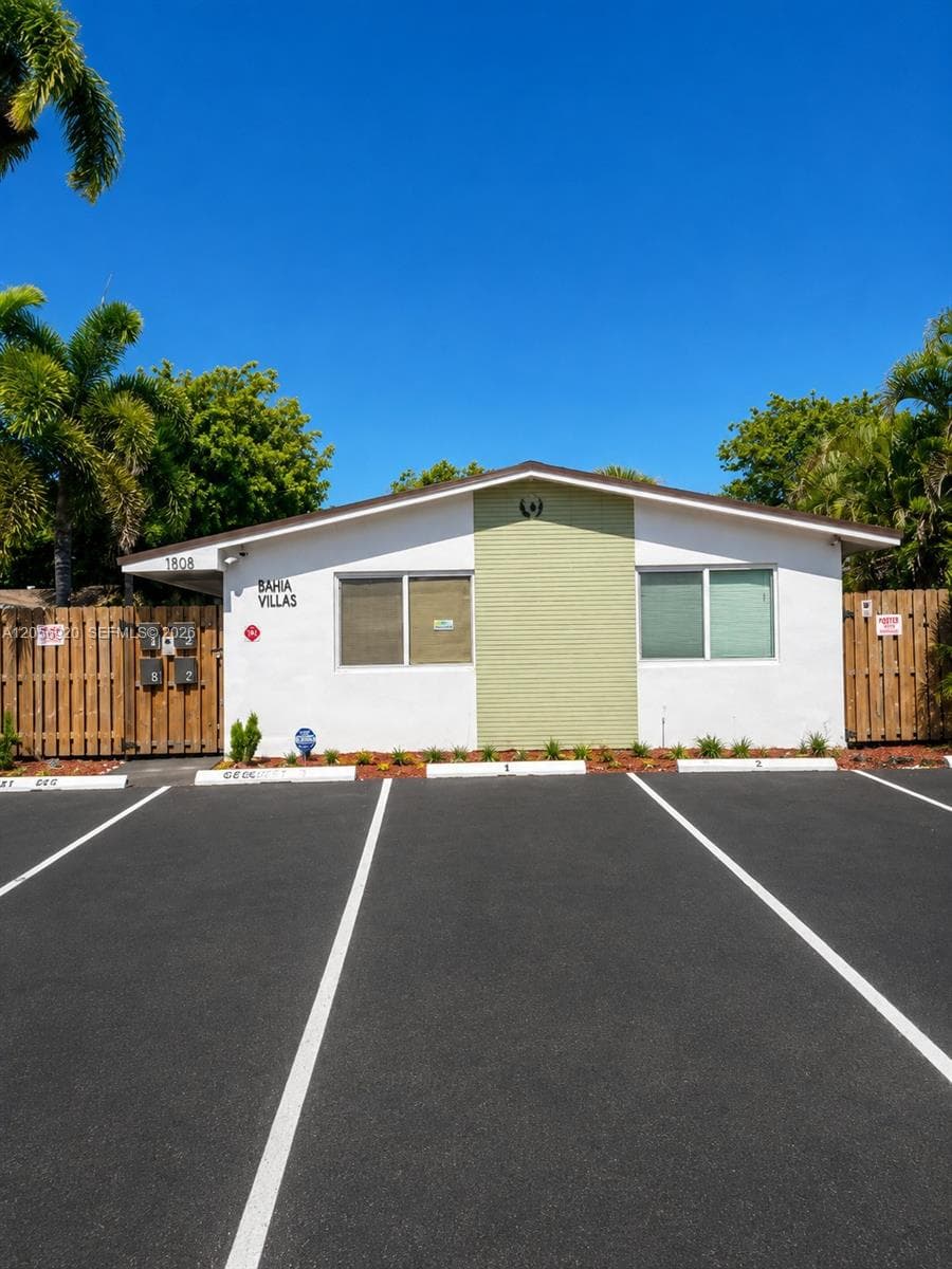 1808 NE 11th Ave # 1, Fort Lauderdale FL 33305