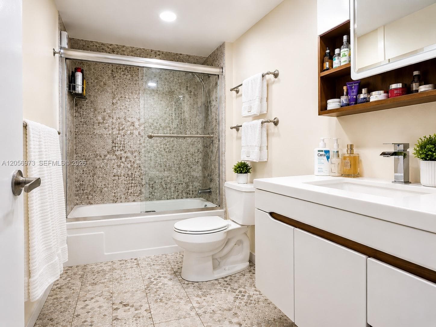 301 NE 14th Ave # 507, Hallandale Beach FL 33009 photo 3