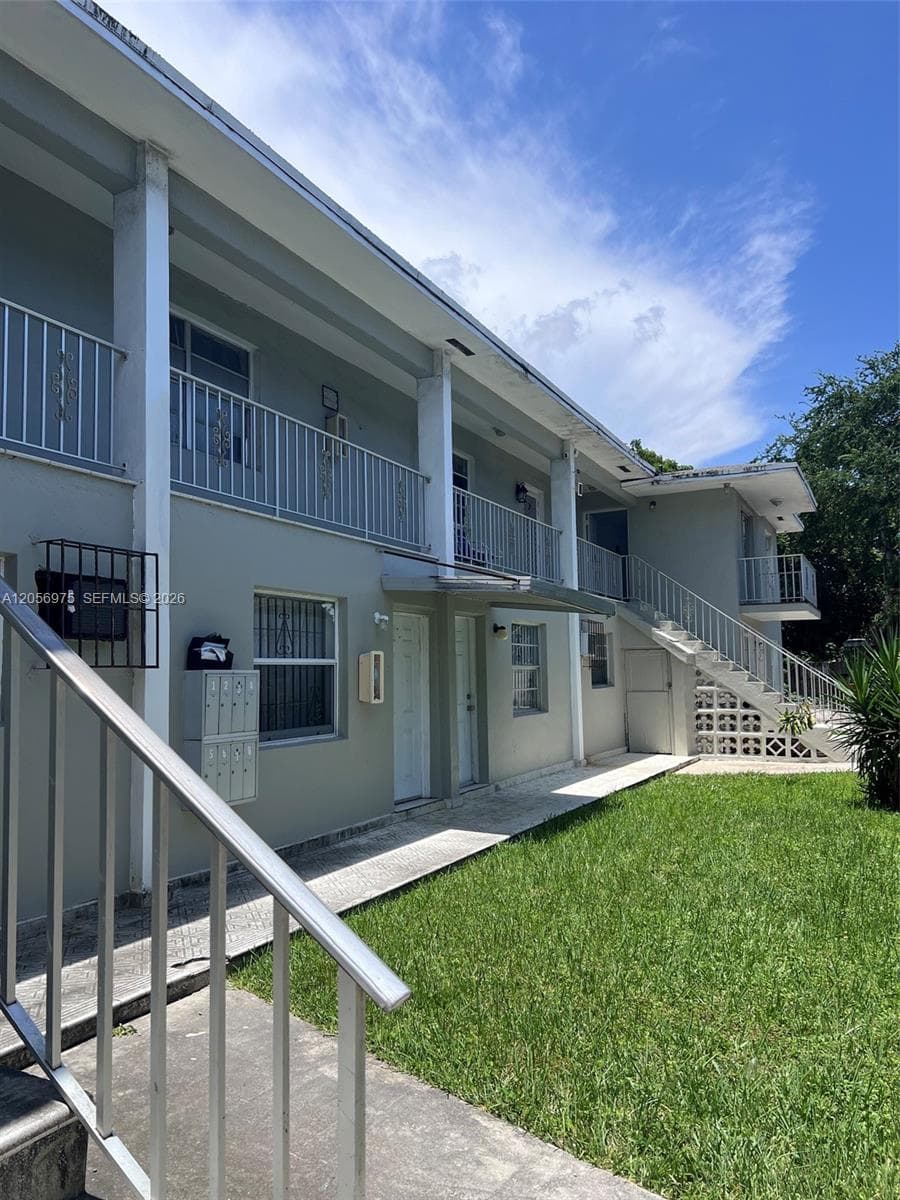121 NE 80 TER # 5, Miami FL 33131