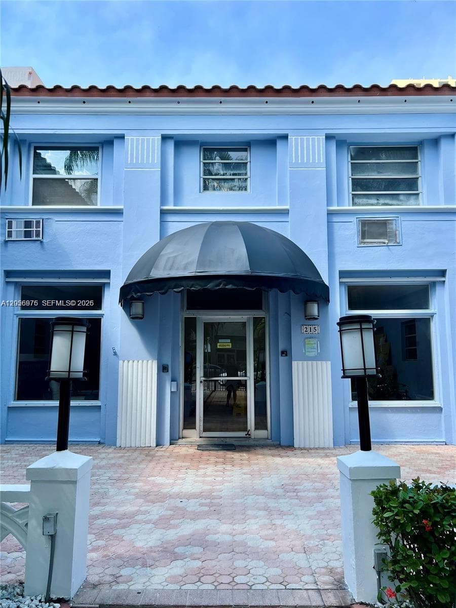 215 30th St # 1, Miami Beach FL 33140