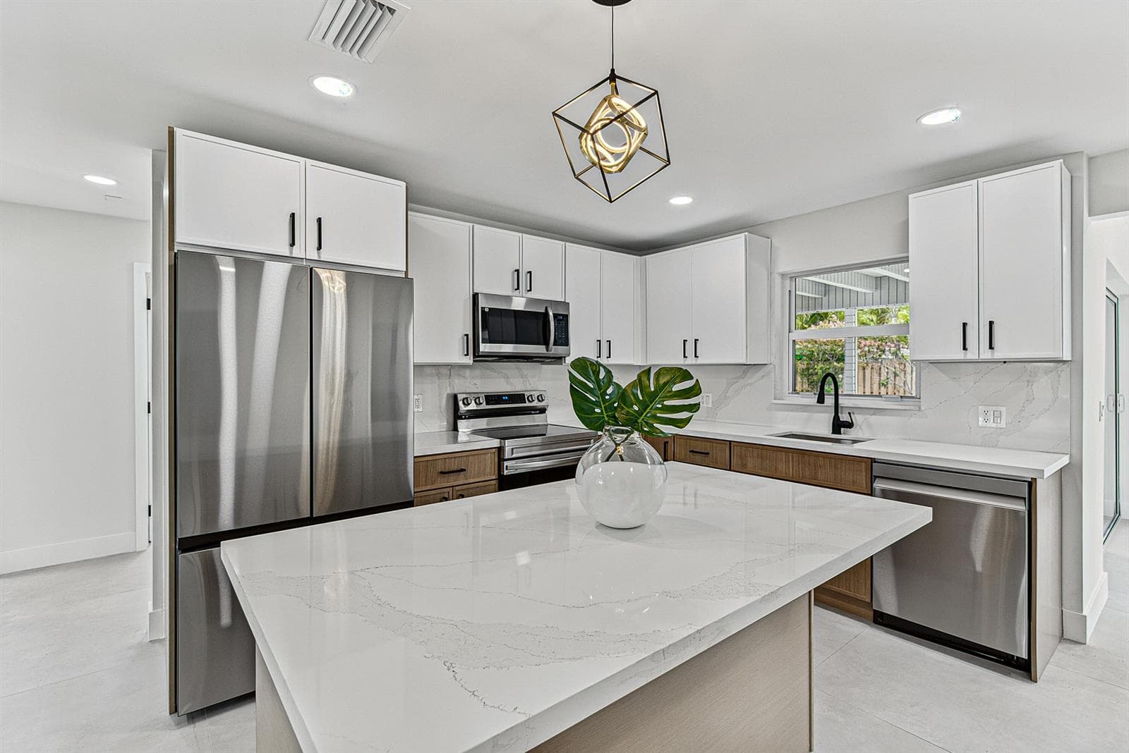 350 NE 42ND Street, Oakland Park FL 33334 photo 3