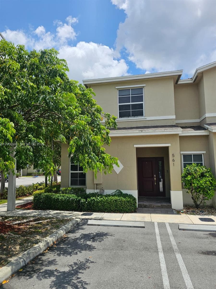 561 NE 5th St, Florida City FL 33034 photo 2