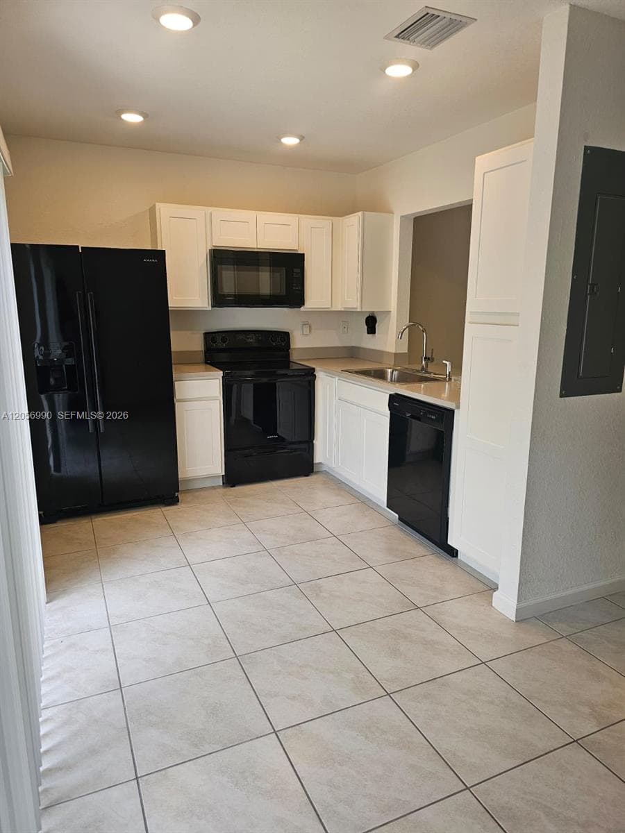 561 NE 5th St, Florida City FL 33034 photo 3