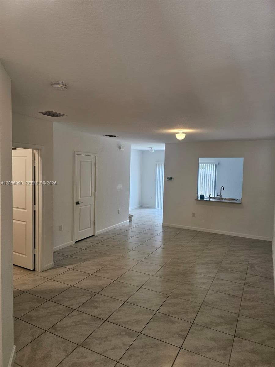 561 NE 5th St, Florida City FL 33034 photo 4