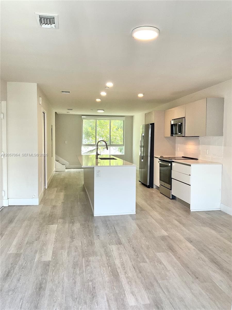 2555 NE 193rd St # 2206, Miami FL 33180 photo 2