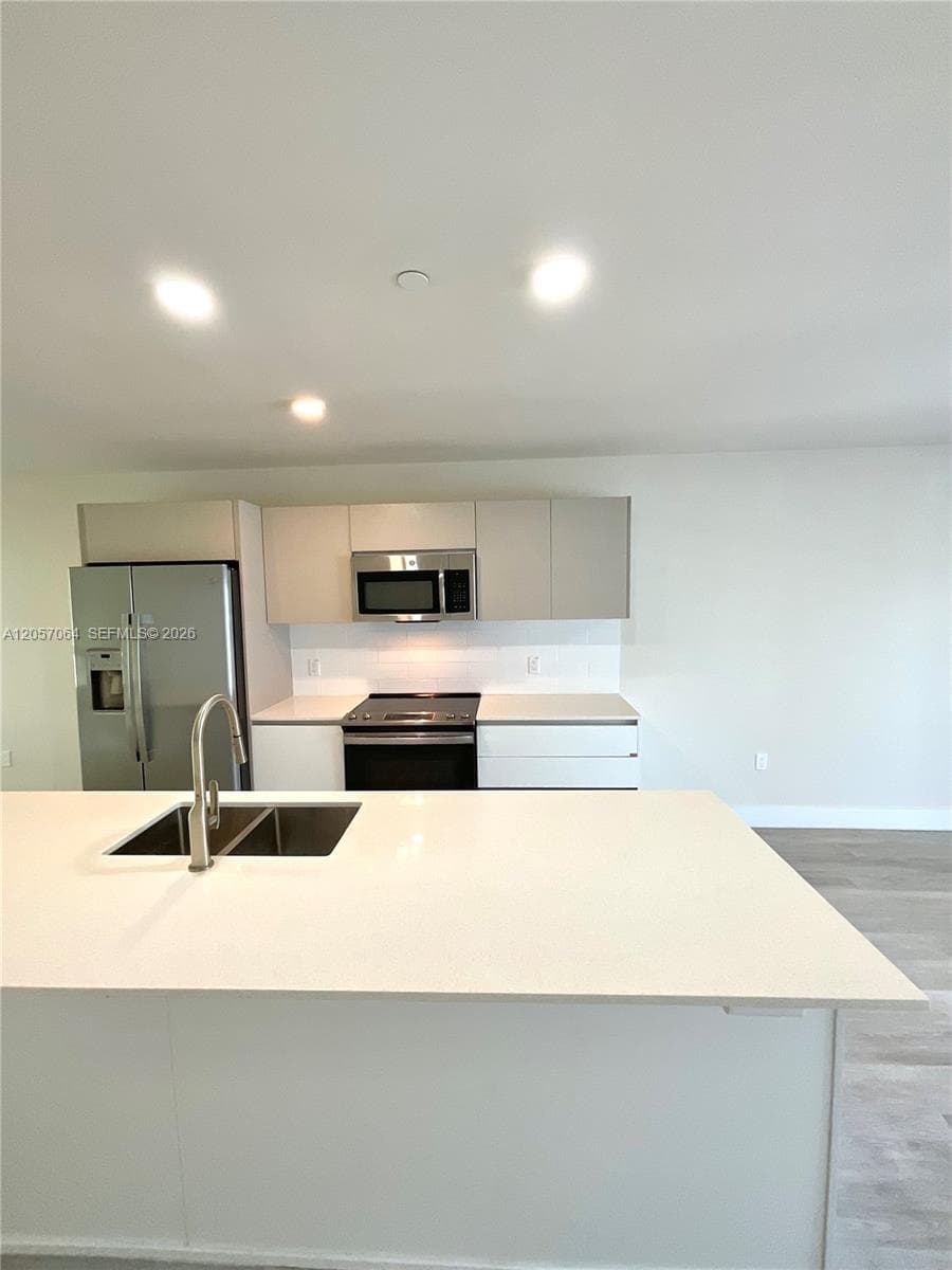 2555 NE 193rd St # 2206, Miami FL 33180 photo 3