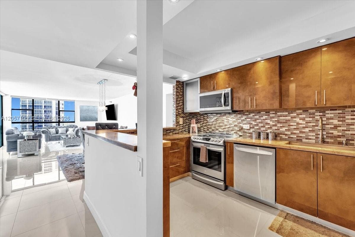 20515 E Country Club Dr # 2048, Aventura FL 33180 photo 4