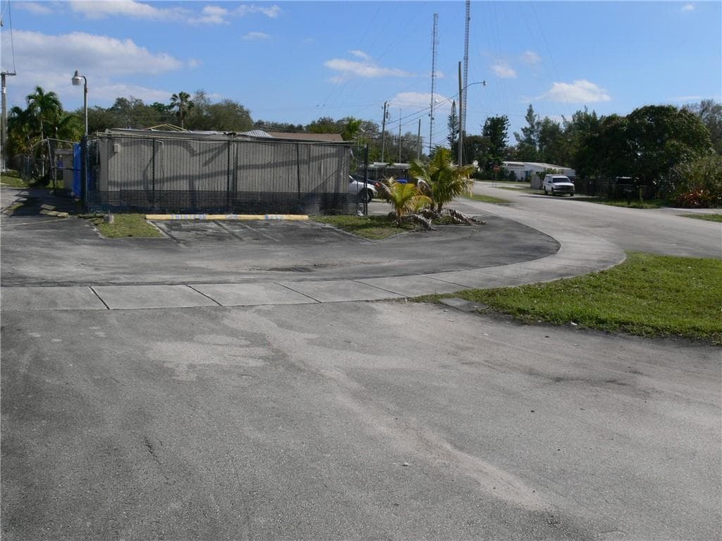 41 WILLIAMS Road, West Park FL 33023 photo 2