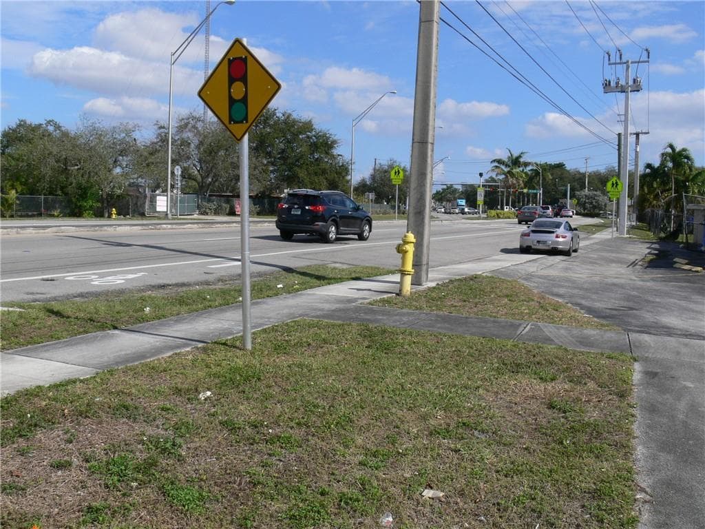 41 WILLIAMS Road, West Park FL 33023 photo 3