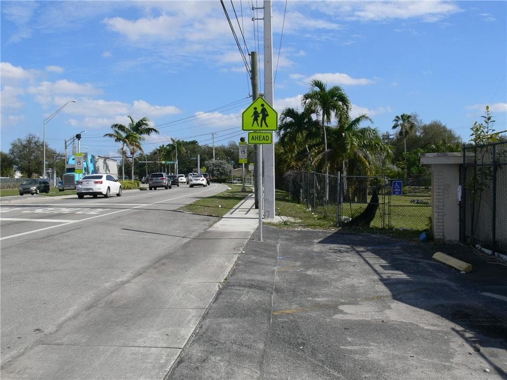 41 WILLIAMS Road, West Park FL 33023 photo 5