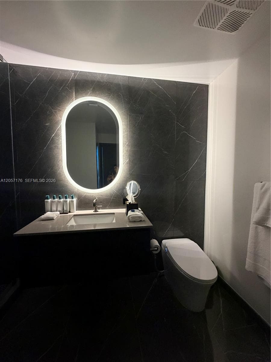 20 NE 11TH St # 3712B, Miami FL 33132 photo 4