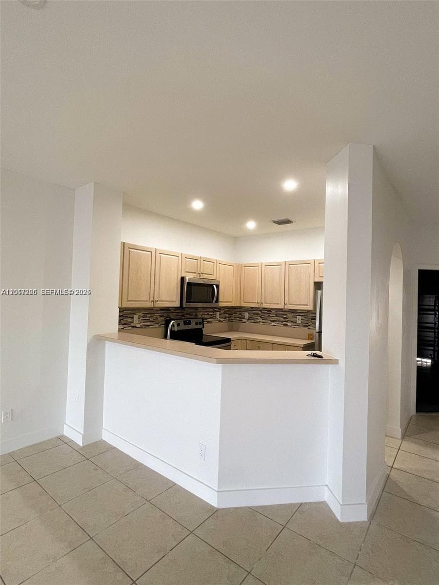 12162 SW 5th Ct, Pembroke Pines, FL 33025 photo 4