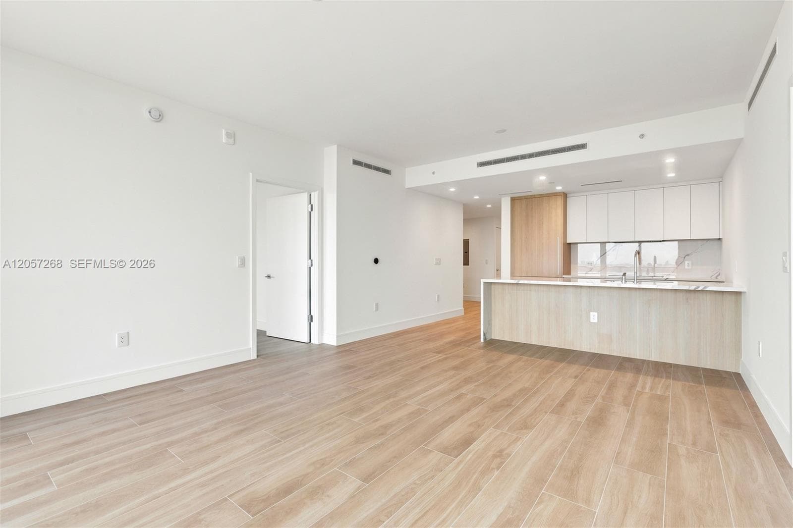 2411 Laguna Circle # 1903, North Miami FL 33181 photo 3