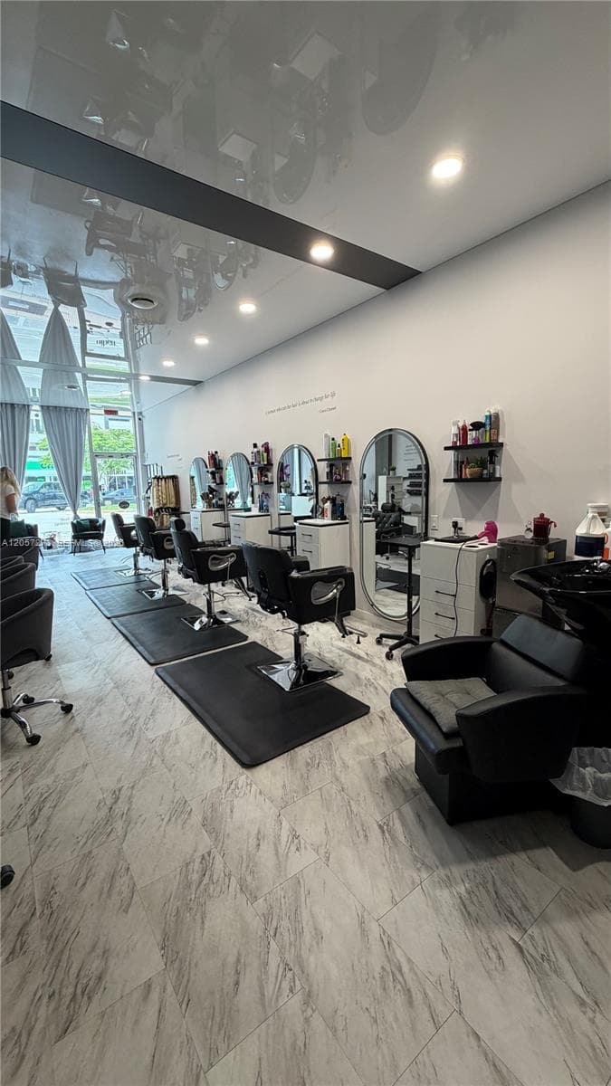 2119 Hollywood Blvd, Hollywood FL 33020