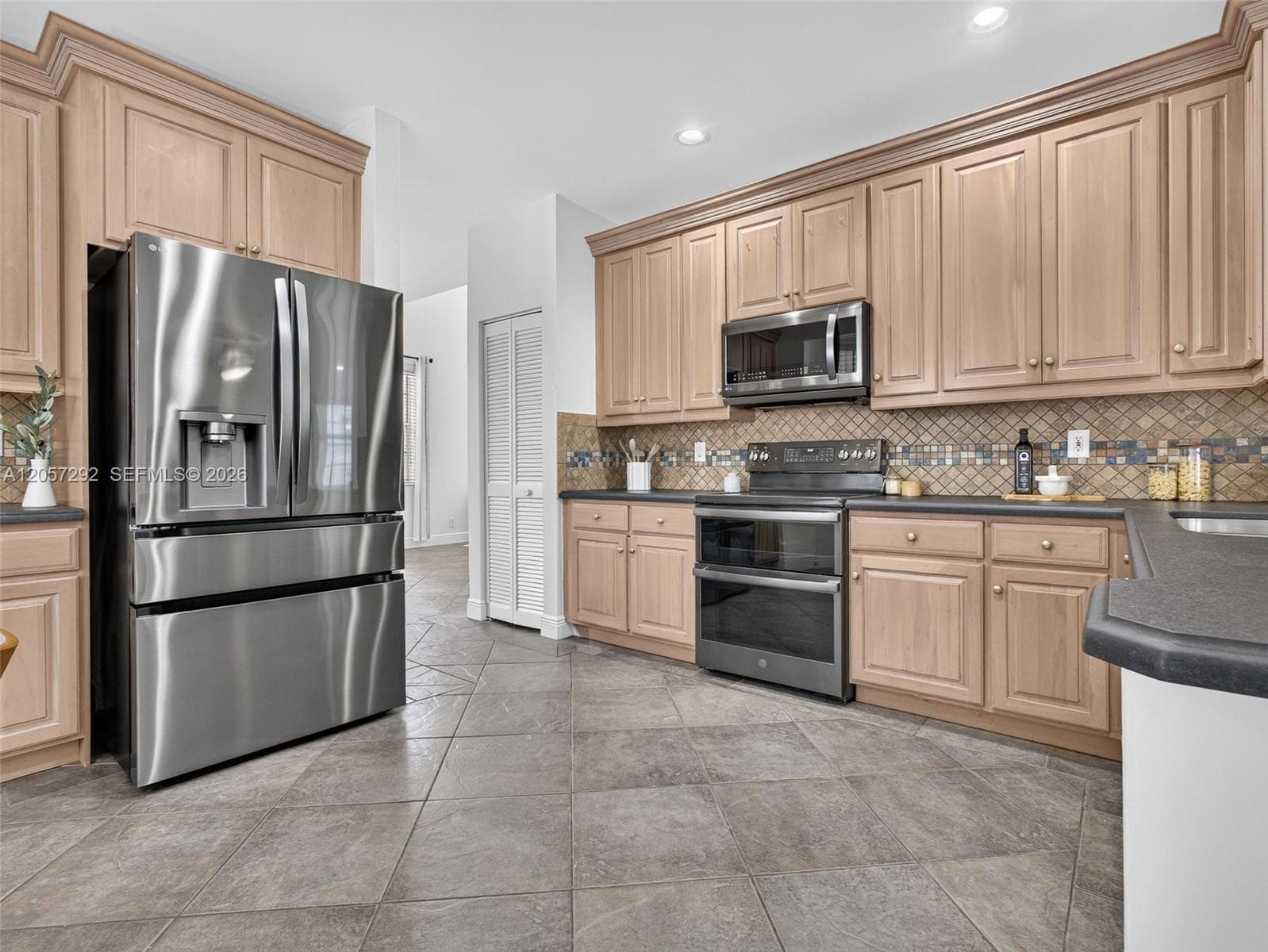 1012 Cedar Falls Dr, Weston FL 33327 photo 2