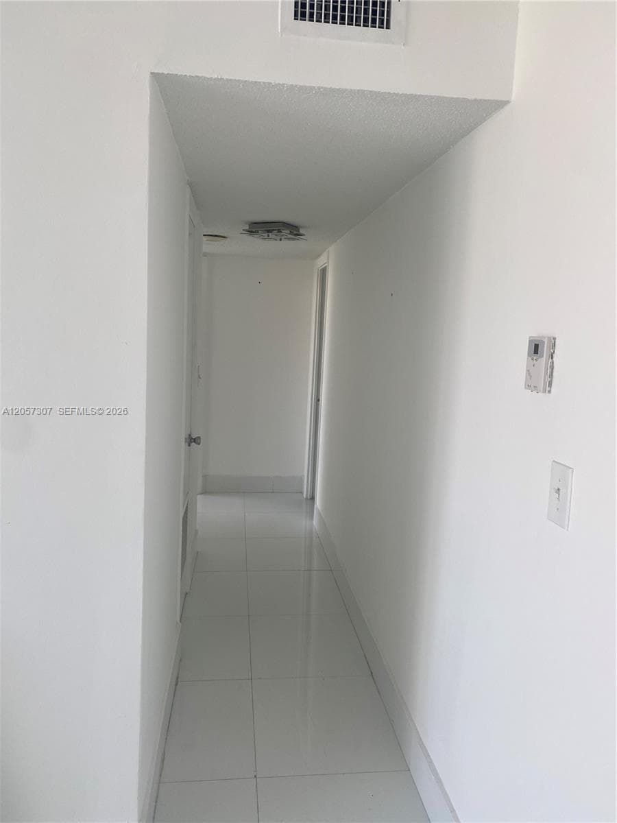 2780 NE 183rd St # 909, Aventura FL 33160 photo 2