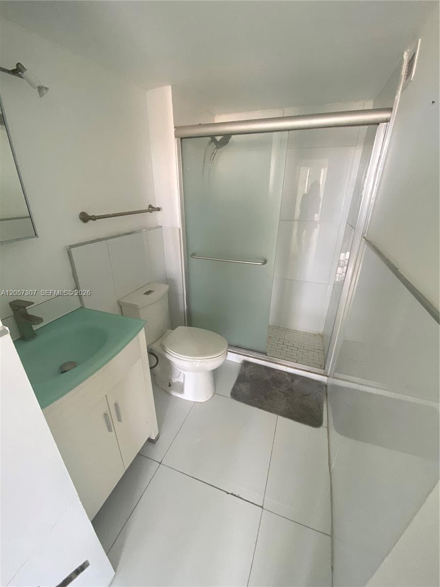 2780 NE 183rd St # 909, Aventura FL 33160 photo 3