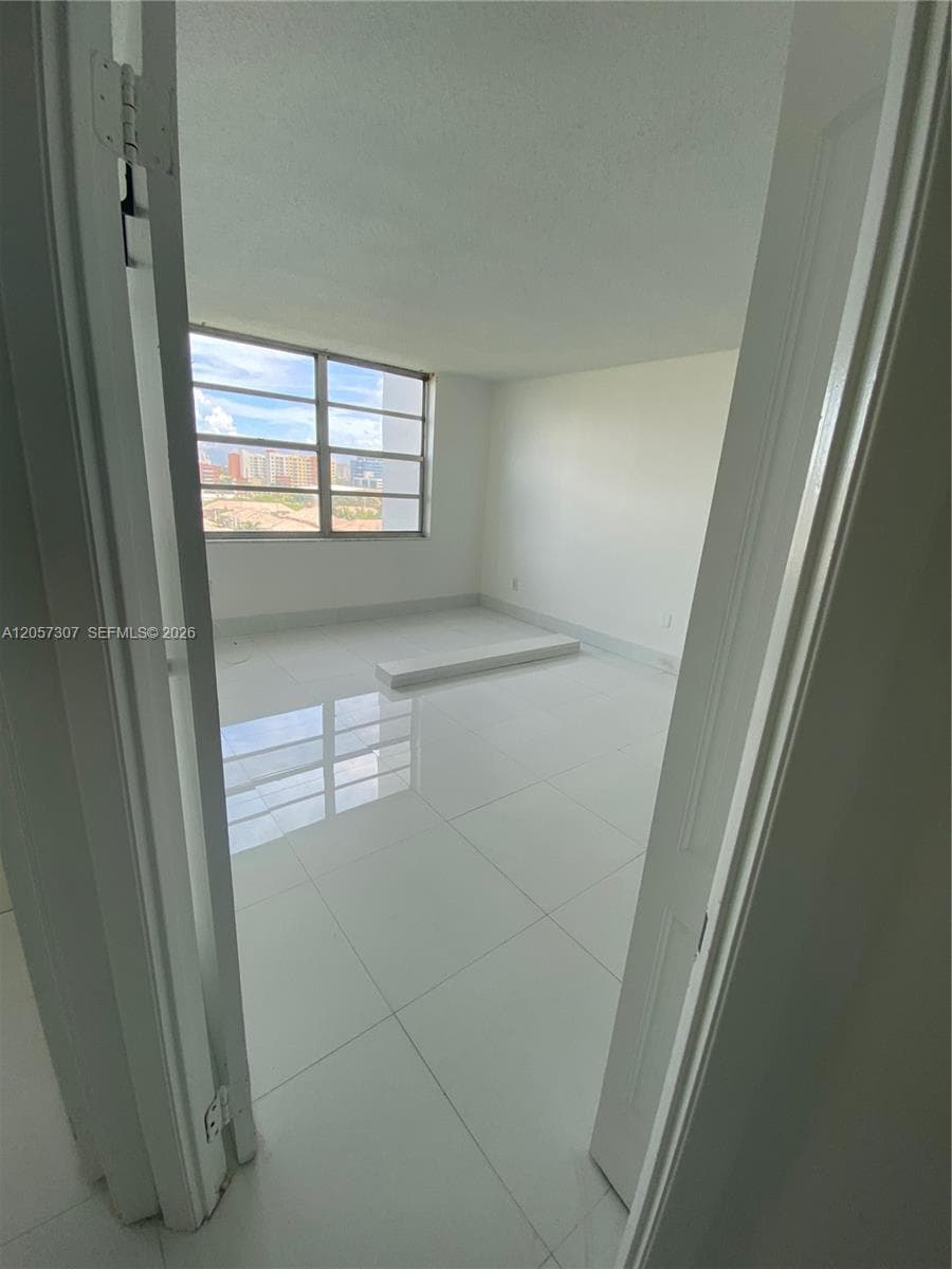 2780 NE 183rd St # 909, Aventura FL 33160 photo 4