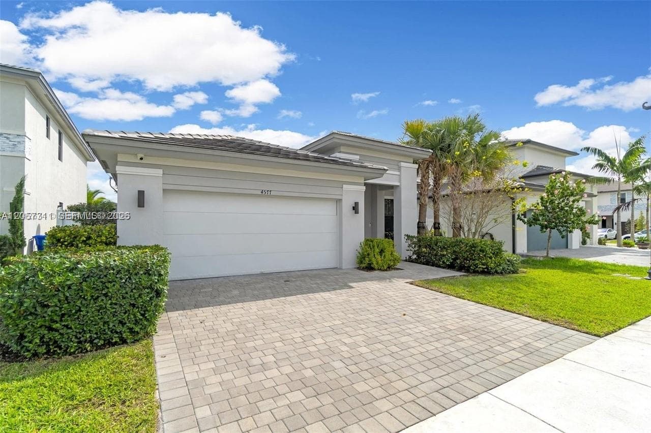 4577 SW 174th Ave, Miramar FL 33029 photo 2