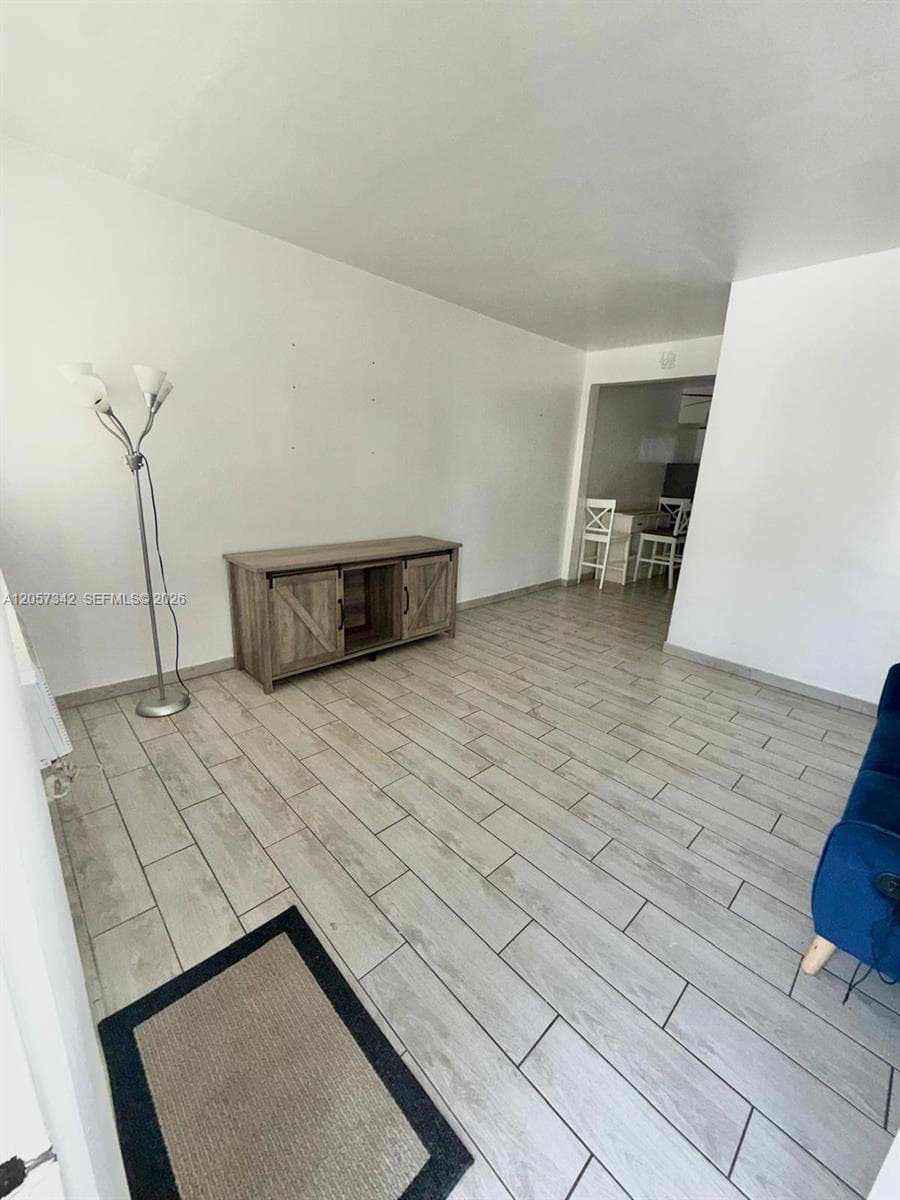1600 Pennsylvania Ave # 4, Miami Beach FL 33139 photo 2