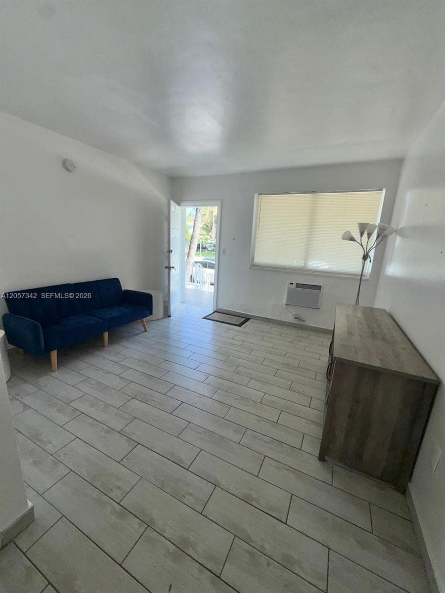 1600 Pennsylvania Ave # 4, Miami Beach FL 33139