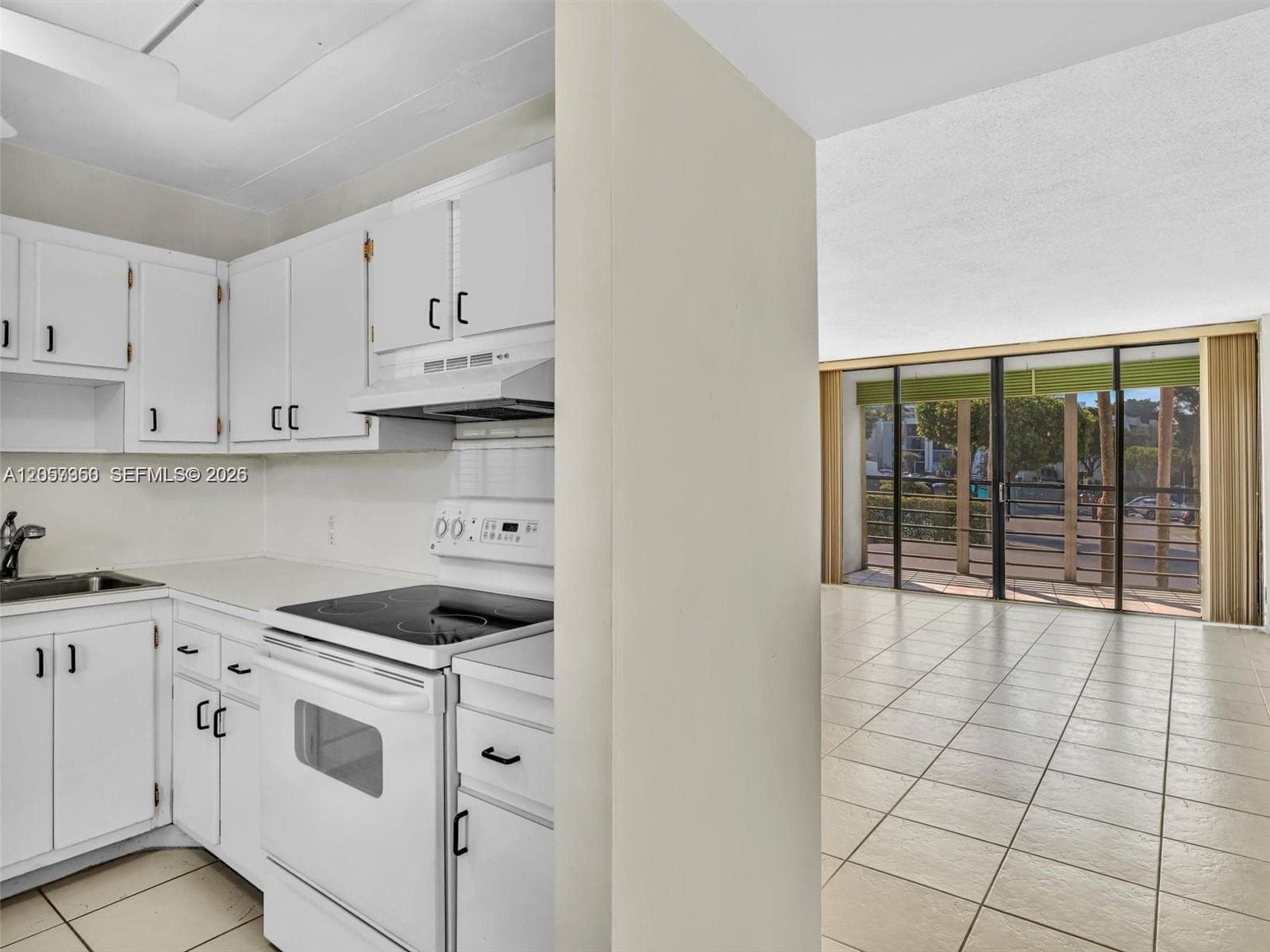 20500 W Country Club Dr # 203, Aventura FL 33180 photo 2