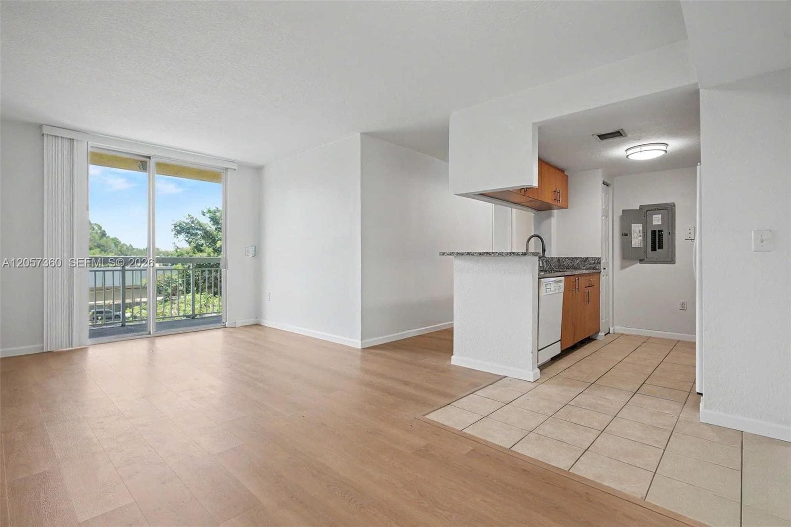 816 NW 11th St # 402, Miami FL 33136 photo 2
