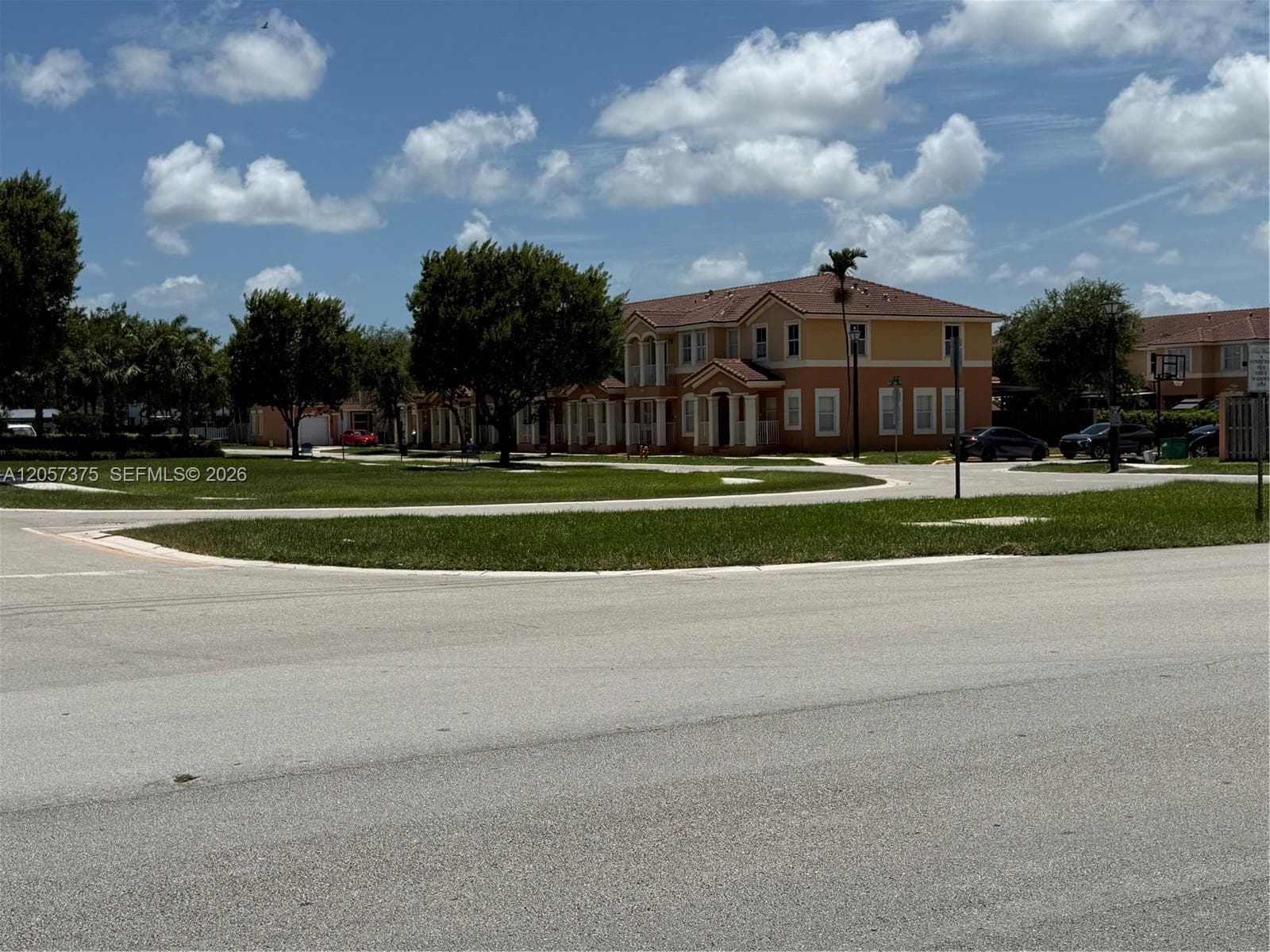 10852 SW 240th St, Homestead FL 33032 photo 2