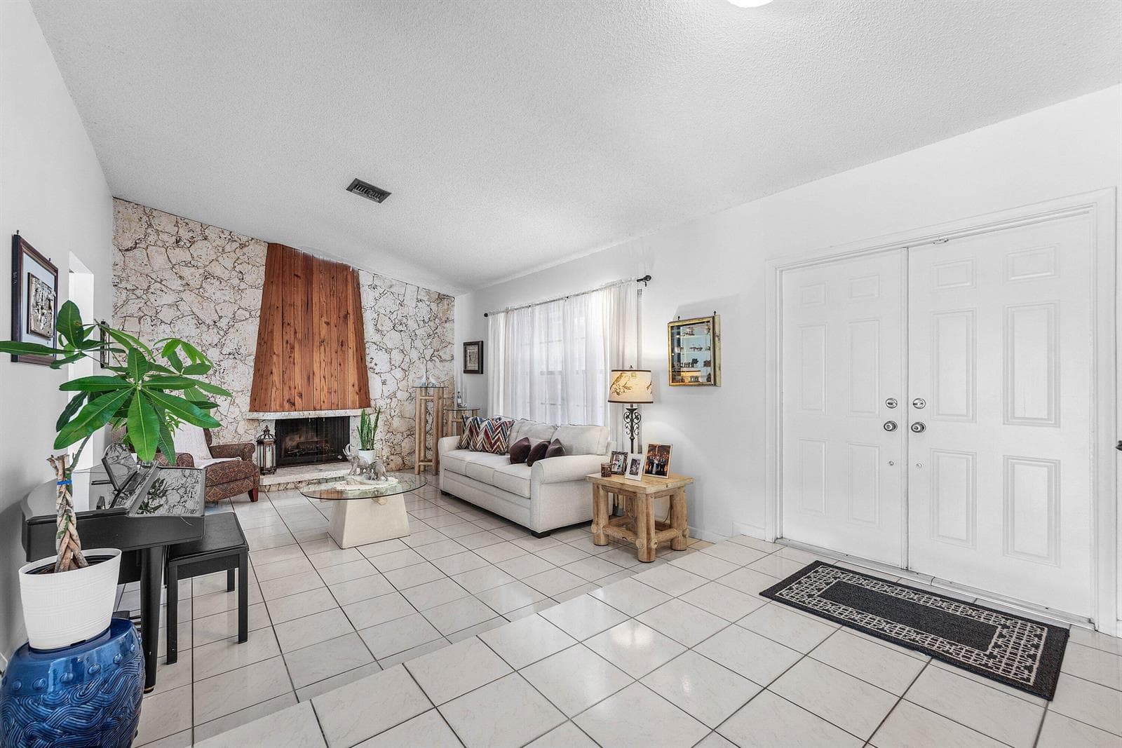 1217 NW 111TH Way, Coral Springs FL 33071 photo 4