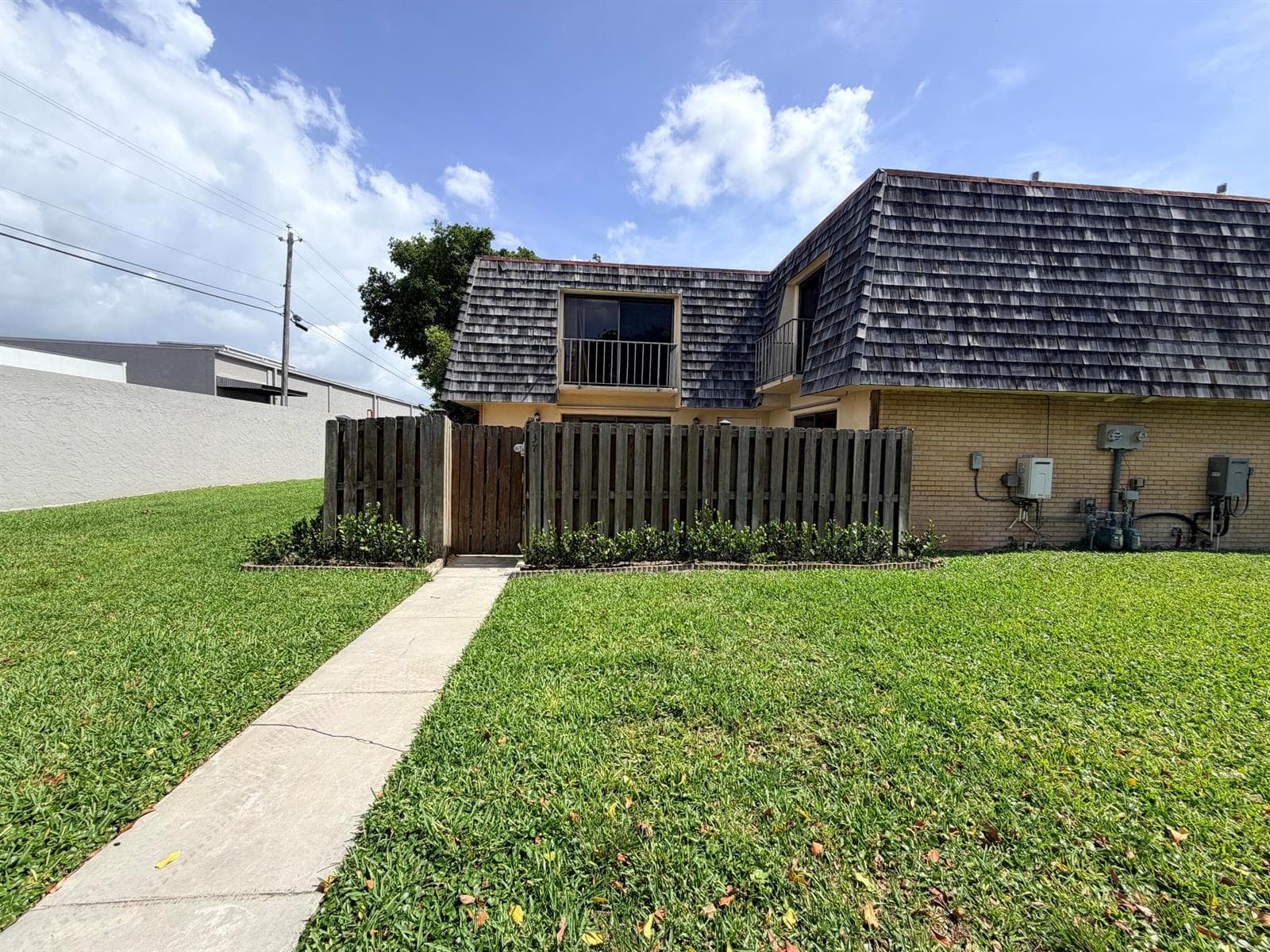 37 LAKE ARBOR Drive, Palm Springs FL 33461