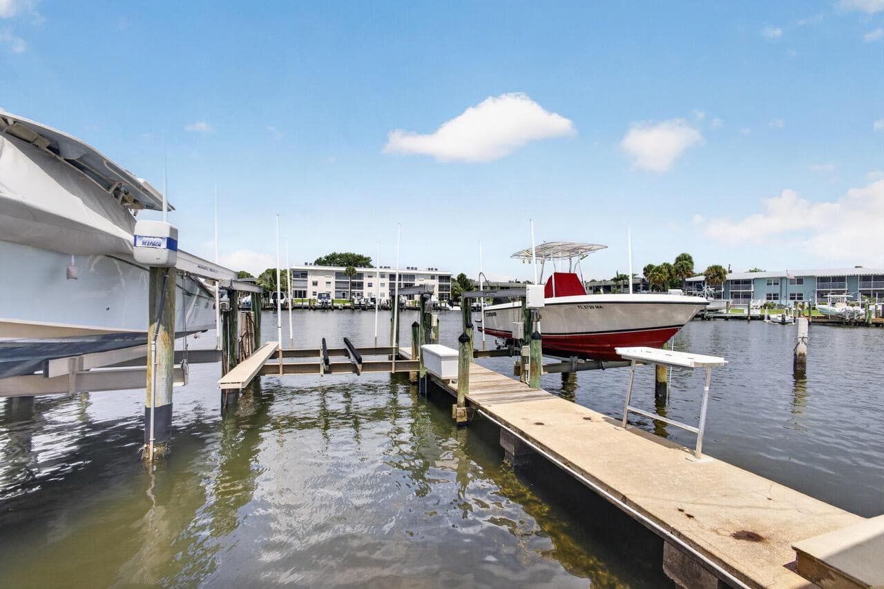313 LAKE Circle # 311, North Palm Beach FL 33408 photo 2
