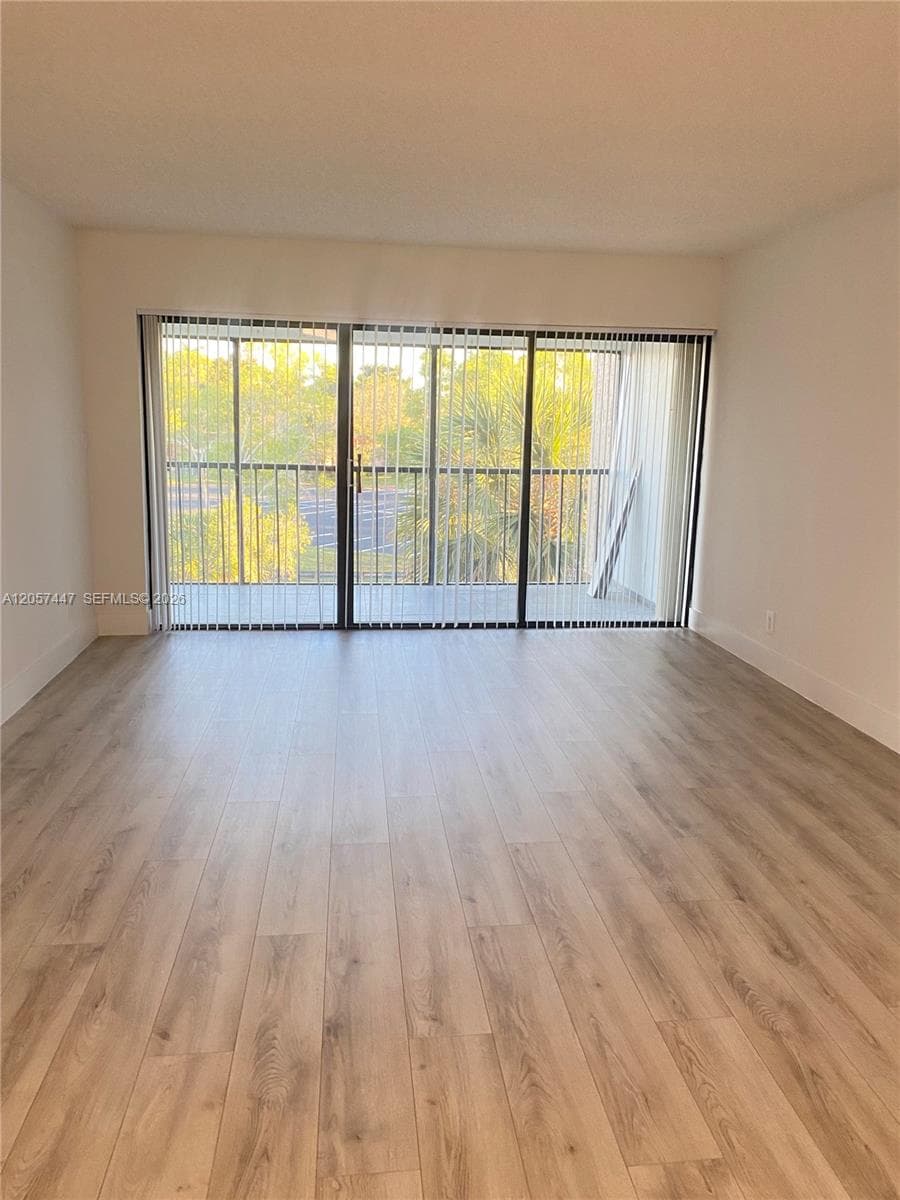 240 Lakeview Dr # 303, Weston FL 33326 photo 2