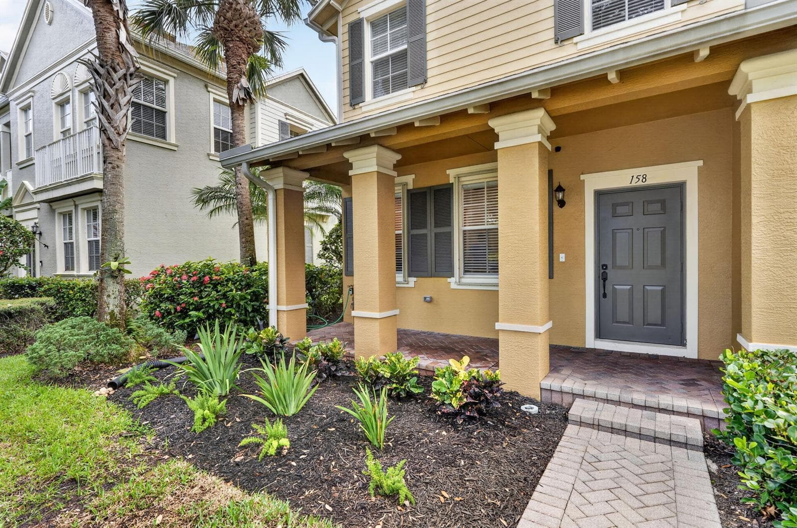 158 W Thatch Palm Circle, Jupiter FL 33458 photo 2