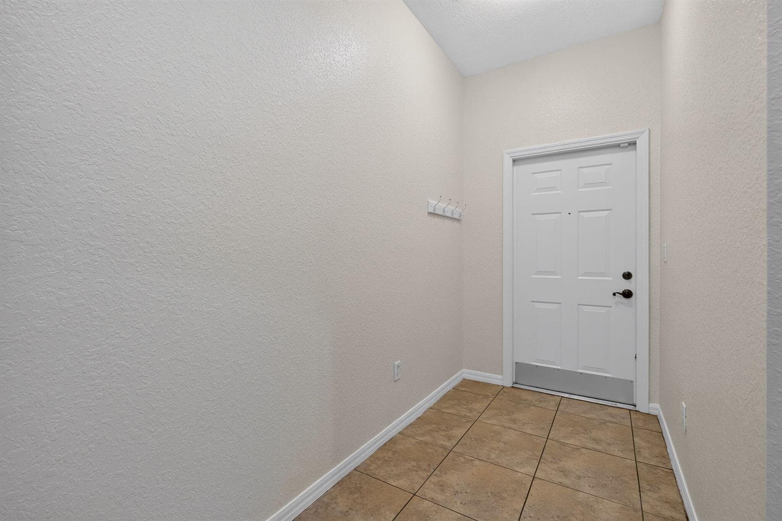 158 W Thatch Palm Circle, Jupiter FL 33458 photo 3