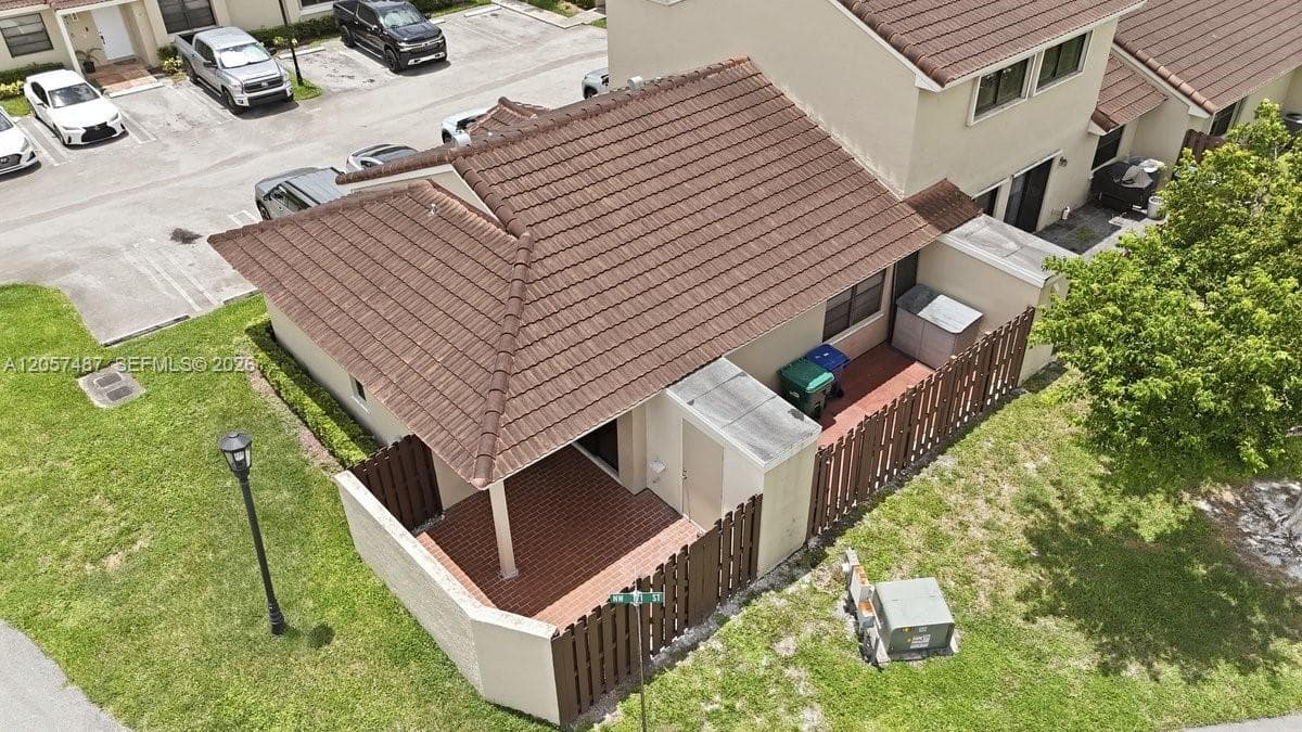 6473 NW 170th Ln, Hialeah FL 33015 photo 2