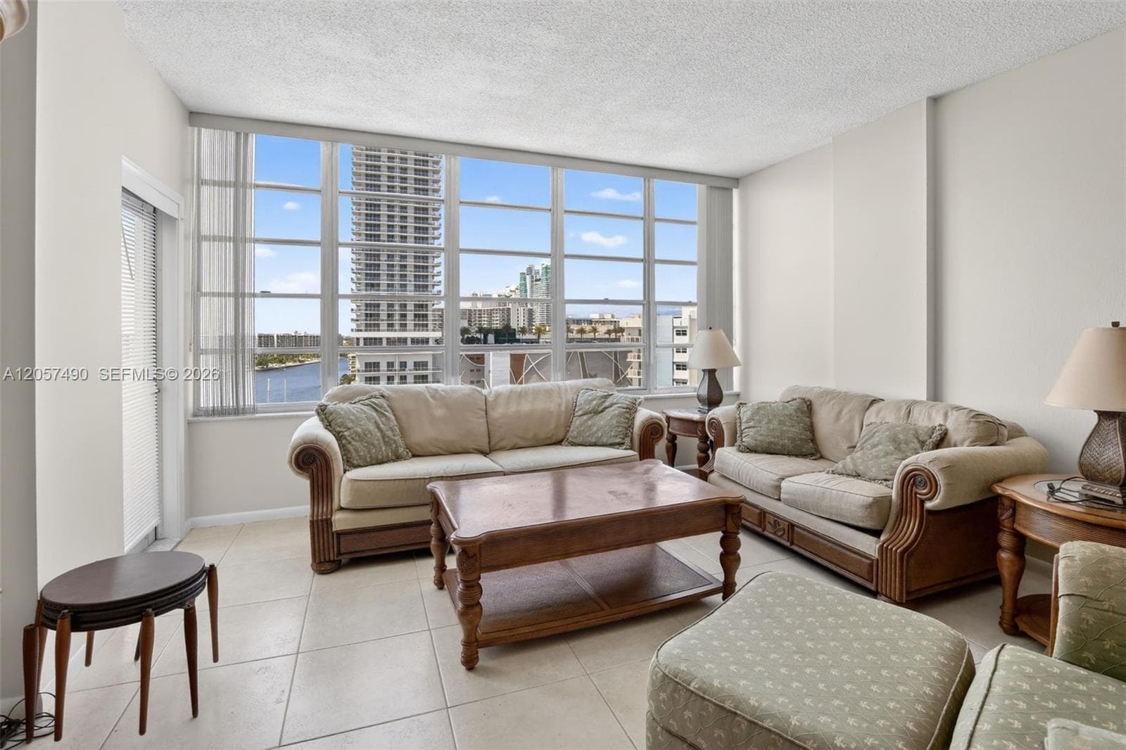 1817 S Ocean Dr # PH-19, Hallandale Beach FL 33009