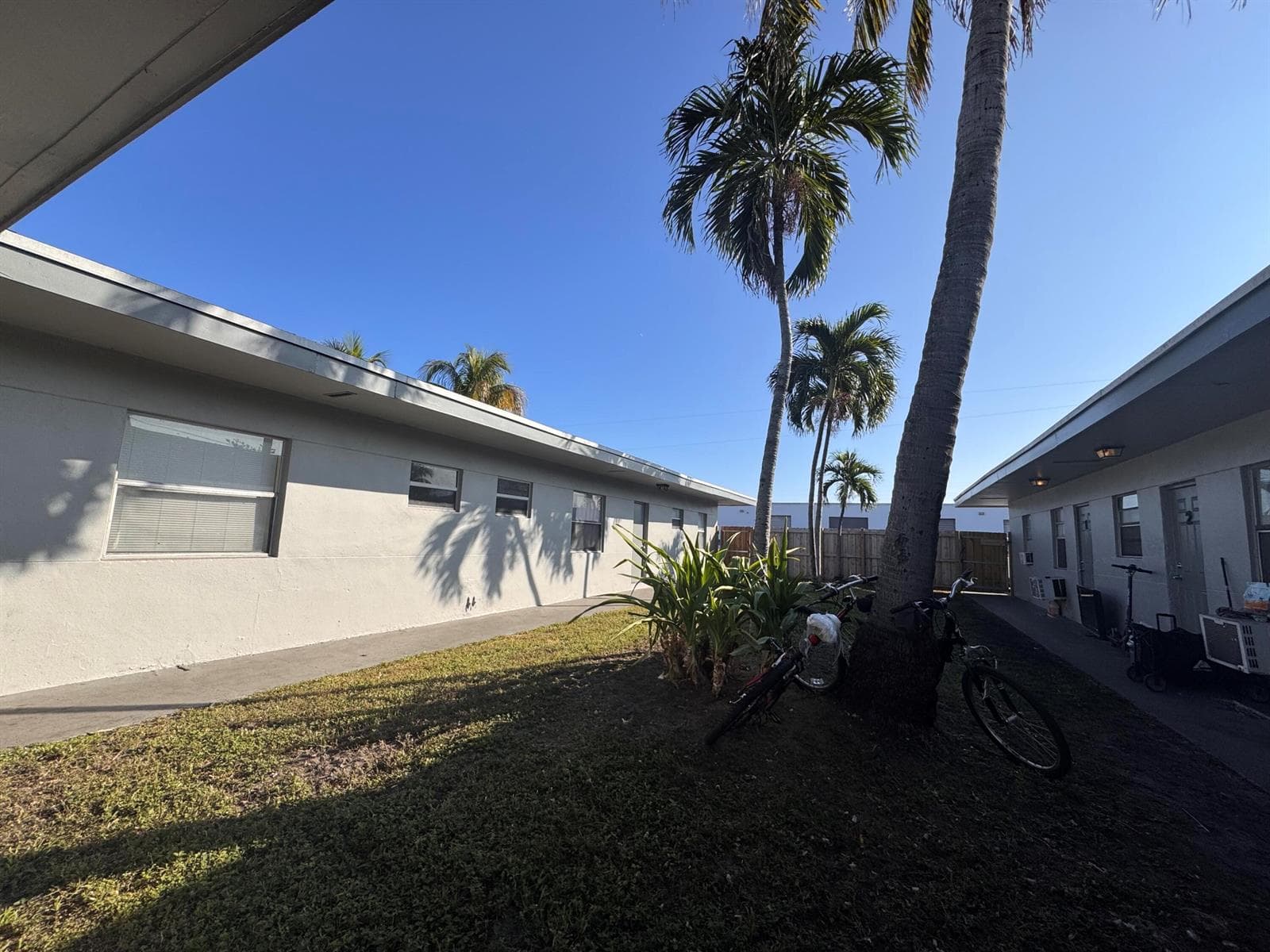 825 NW 10TH Terrace # 13, Fort Lauderdale FL 33311 photo 2