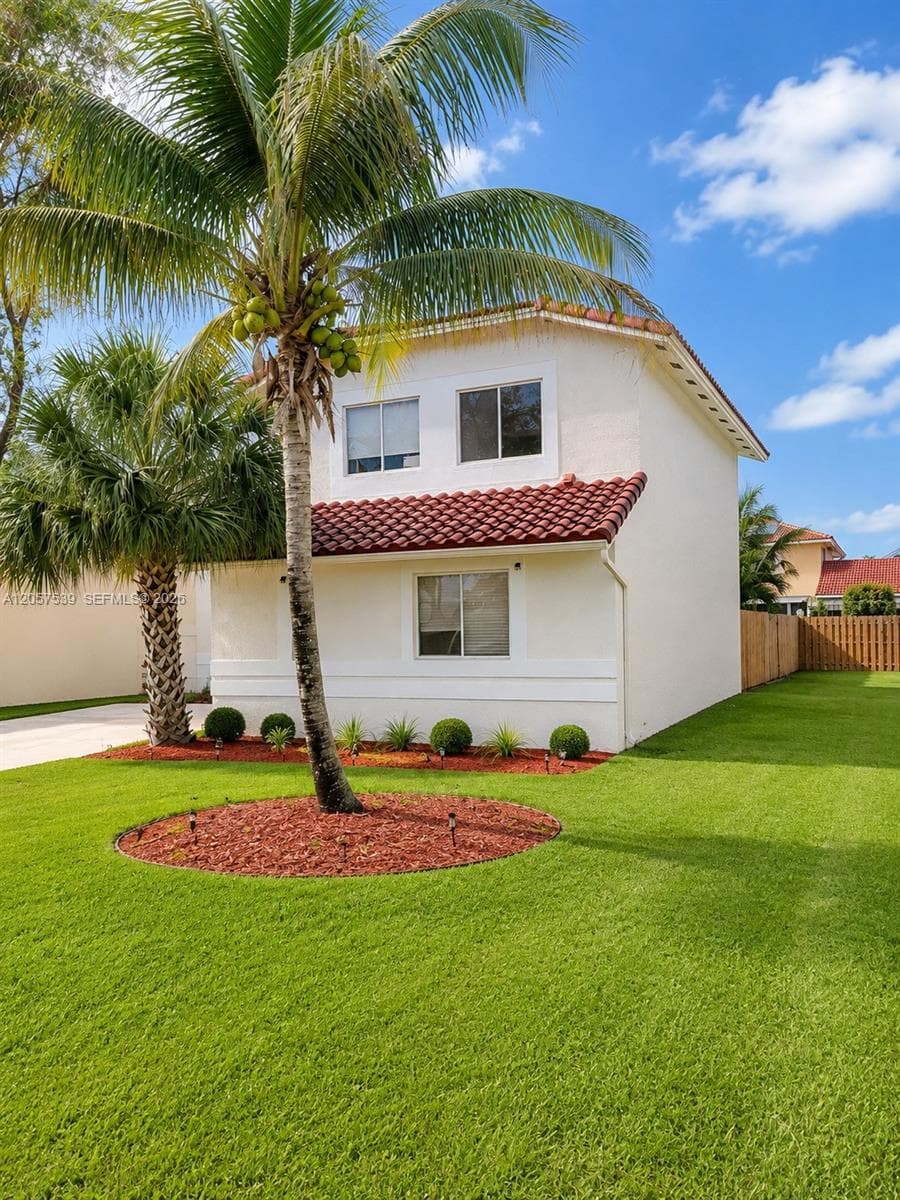 18318 NW 61st Ct, Hialeah FL 33015 photo 2