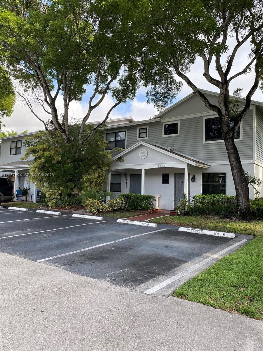 10537 NW 8th St, Pembroke Pines FL 33026