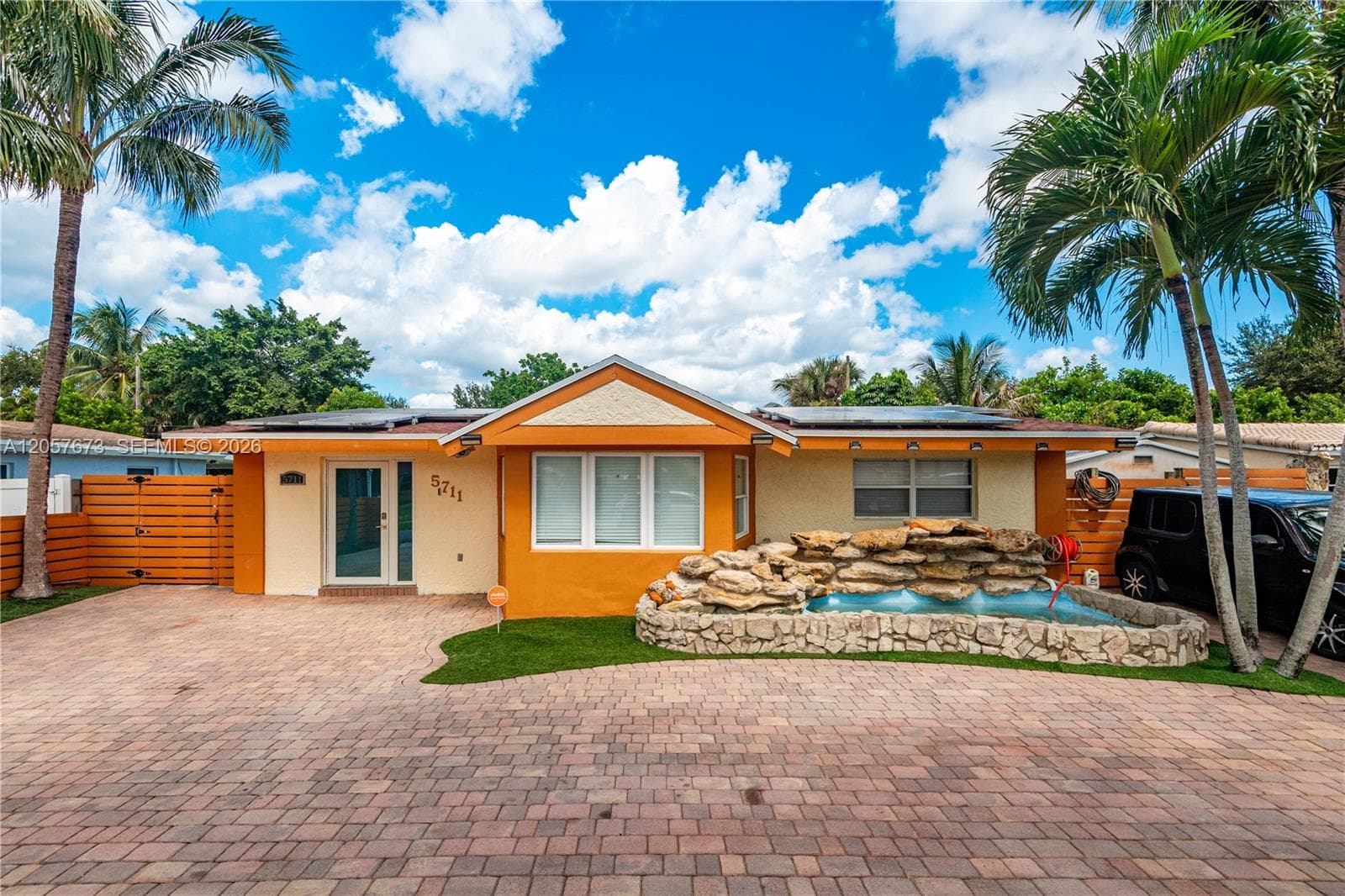 5711 Farragut St, Hollywood FL 33021 photo 2