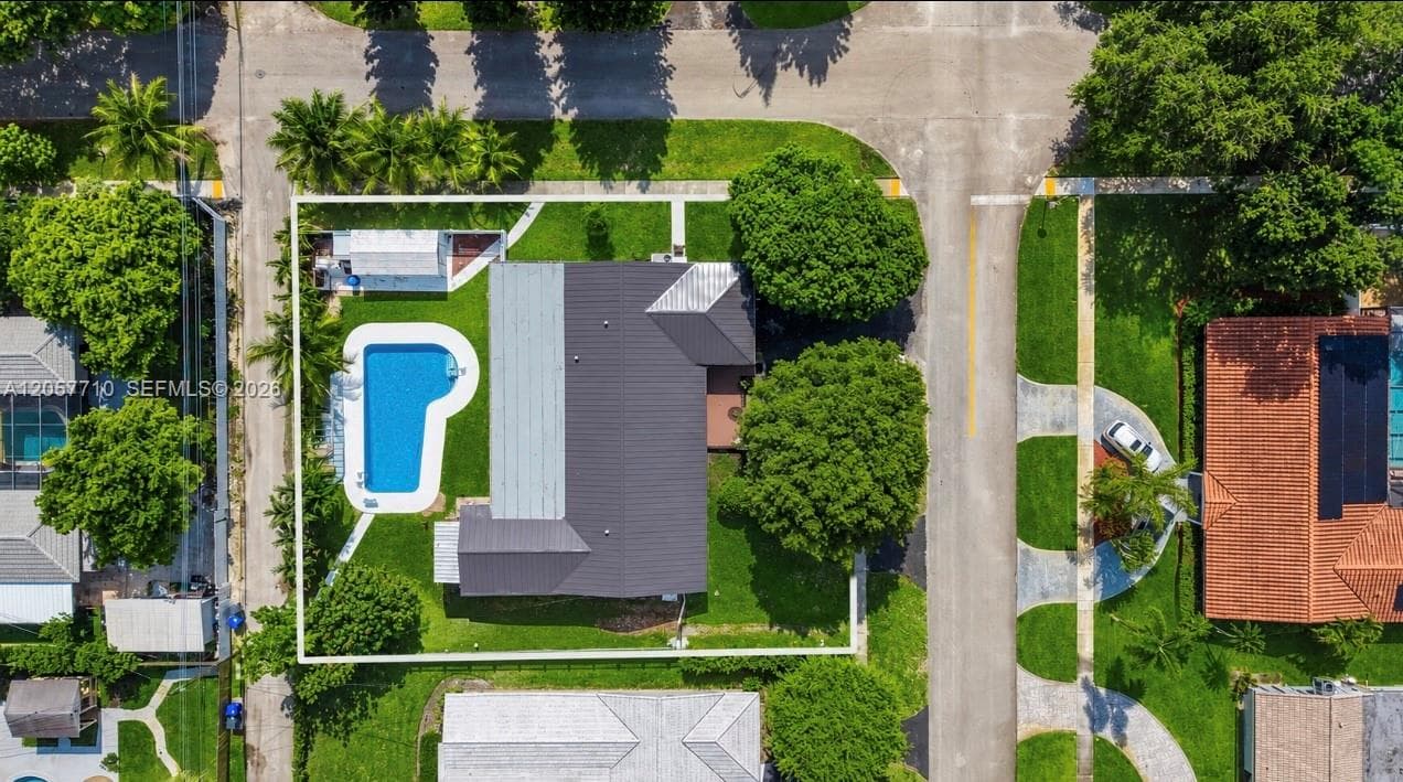 5001 Madison St, Hollywood FL 33021 photo 2